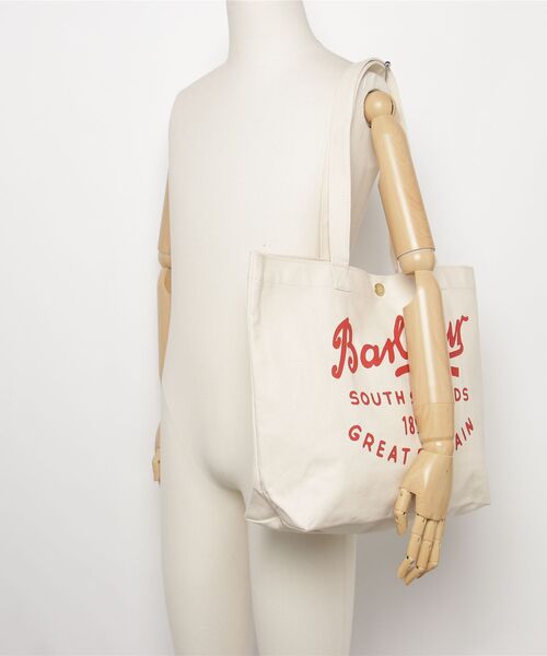 Barbour（バブアー）の「Scriptロゴトートバッグ（トートバッグ・メンズ・レッド・ONE SIZE）」の12枚目の写真