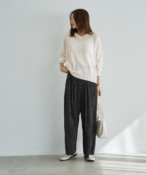 STYLE DELI（スタイルデリ）の「微シアーシャリ感Vネックニット（ニット/セーター・レディース・ライトグレー/オフホワイト・FREE）」の10枚目の写真