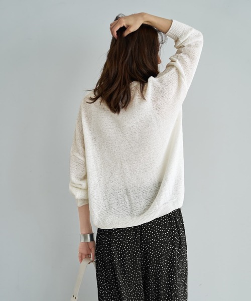 STYLE DELI（スタイルデリ）の「微シアーシャリ感Vネックニット（ニット/セーター・レディース・ライトグレー/オフホワイト・FREE）」の13枚目の写真