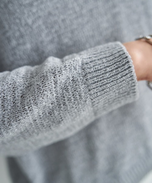 STYLE DELI（スタイルデリ）の「微シアーシャリ感Vネックニット（ニット/セーター・レディース・ライトグレー/オフホワイト・FREE）」の6枚目の写真