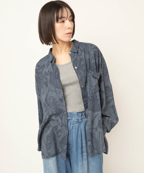 RNA-N(アールエヌエーエヌ)の「B2958 リーフストライプ柄シャツ(シャツ/ブラウス・レディース・ベージュ/ネイビー/グレー・FREE)」の8枚目の写真