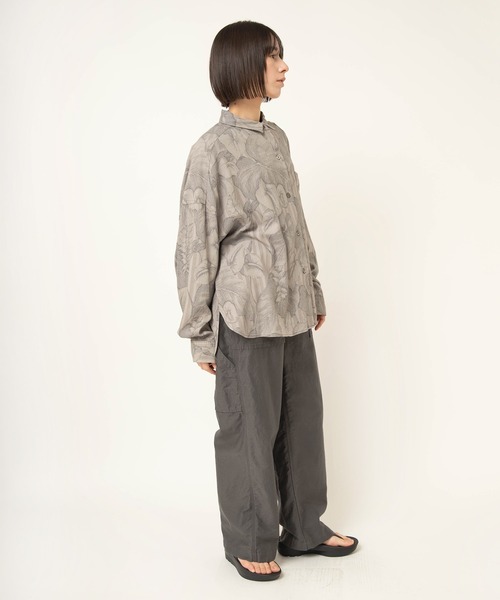 RNA-N(アールエヌエーエヌ)の「B2958 リーフストライプ柄シャツ(シャツ/ブラウス・レディース・ベージュ/ネイビー/グレー・FREE)」の15枚目の写真