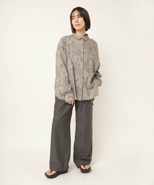 RNA-N(アールエヌエーエヌ)の「B2958 リーフストライプ柄シャツ(シャツ/ブラウス・レディース・ベージュ/ネイビー/グレー・FREE)」の14枚目の写真