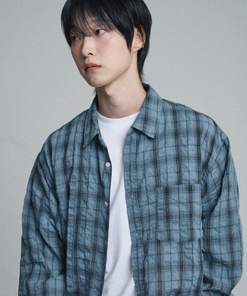 MOOVN（ムブン）の「ヴィンテージリンクルチェックシャツブルー（シャツ/ブラウス・メンズ・その他・LARGE/MEDIUM）」の2枚目の写真