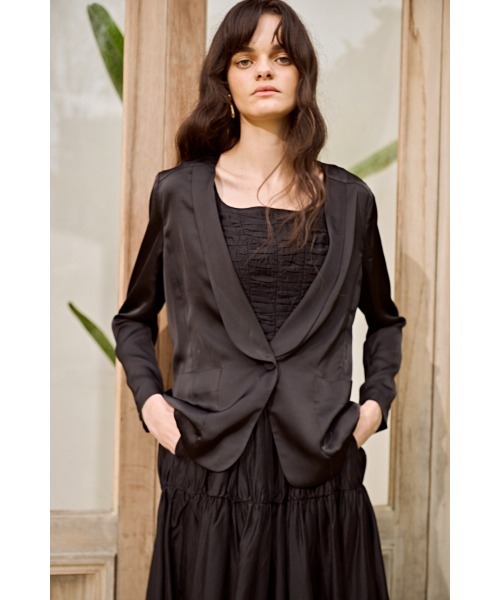 Estella.K(エステラケー)の「Rosana Jacket エアリーサテンジャケット(その他アウター・レディース・ベージュ/オフホワイト/ブラック・FREE)」の3枚目の写真