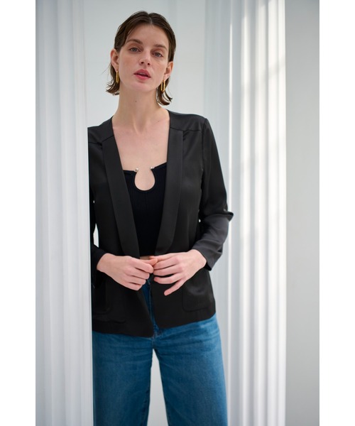 Estella.K(エステラケー)の「Rosana Jacket エアリーサテンジャケット(その他アウター・レディース・ベージュ/オフホワイト/ブラック・FREE)」の10枚目の写真