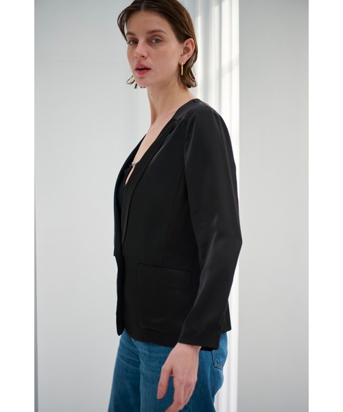 Estella.K(エステラケー)の「Rosana Jacket エアリーサテンジャケット(その他アウター・レディース・ベージュ/オフホワイト/ブラック・FREE)」の6枚目の写真