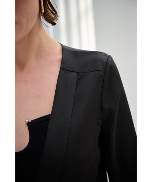 Estella.K(エステラケー)の「Rosana Jacket エアリーサテンジャケット(その他アウター・レディース・ベージュ/オフホワイト/ブラック・FREE)」の5枚目の写真