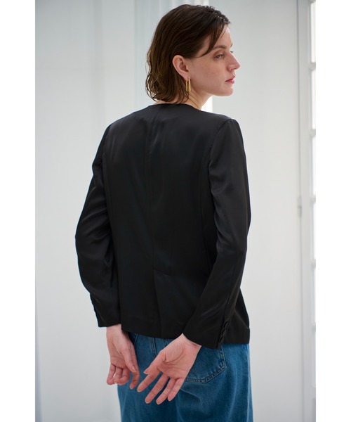 Estella.K(エステラケー)の「Rosana Jacket エアリーサテンジャケット(その他アウター・レディース・ベージュ/オフホワイト/ブラック・FREE)」の4枚目の写真
