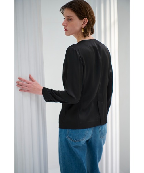 Estella.K(エステラケー)の「Rosana Jacket エアリーサテンジャケット(その他アウター・レディース・ベージュ/オフホワイト/ブラック・FREE)」の7枚目の写真
