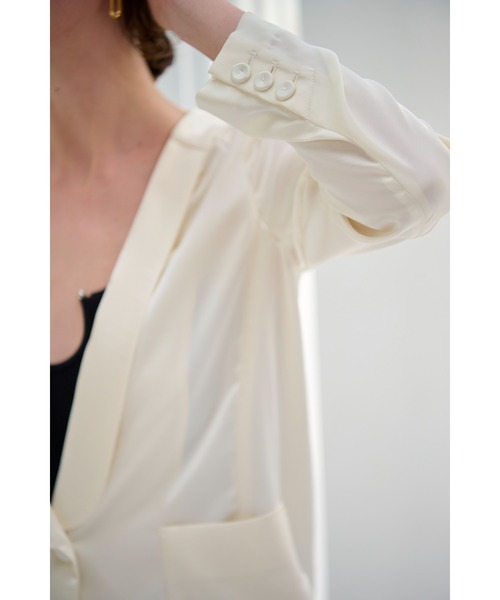 Estella.K(エステラケー)の「Rosana Jacket エアリーサテンジャケット(その他アウター・レディース・ベージュ/オフホワイト/ブラック・FREE)」の17枚目の写真