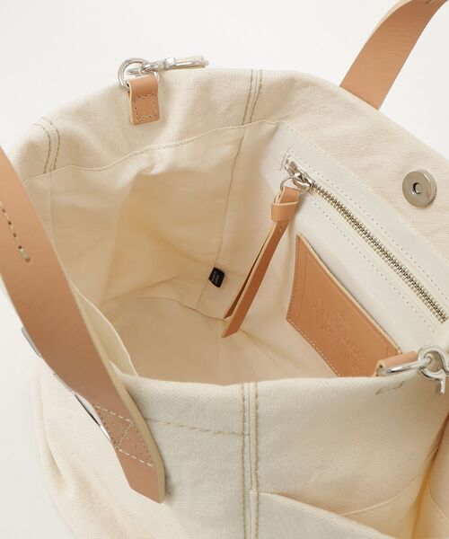 Vivienne Westwood MAN（ヴィヴィアンウエストウッドマン）の「CANVAS HENRY SMALL TOTE（ショルダーバッグ・メンズ・ホワイト・FREE）」の4枚目の写真