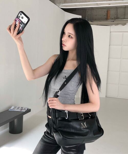 MUCENT(ムセント)の「マノバッグクロスレザーパッチスリーブレスナシ(2カラー)(Tシャツ/カットソー・レディース・グレー/ブラック・FREE)」の18枚目の写真