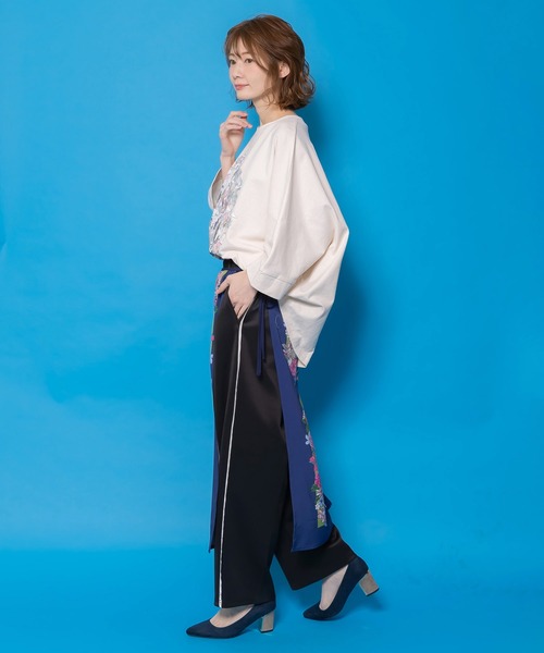 iS ScoLar(イズスカラー)の「561227:スカーフ柄巻きスカート付きパンツ(その他パンツ・レディース・ネイビー/ブラック/アイボリー・M)」の5枚目の写真