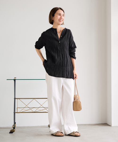 FRAMeWORK（フレームワーク）の「LINENmixクレープヘンリーネックブラウス（シャツ/ブラウス・レディース・ホワイト/ブラック/サックスブルー/ブルー・FREE）」の5枚目の写真