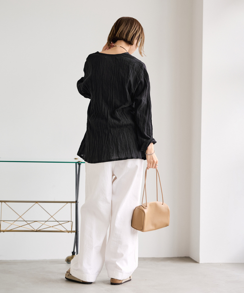 FRAMeWORK（フレームワーク）の「LINENmixクレープヘンリーネックブラウス（シャツ/ブラウス・レディース・ホワイト/ブラック/サックスブルー/ブルー・FREE）」の8枚目の写真