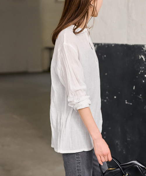 FRAMeWORK（フレームワーク）の「LINENmixクレープヘンリーネックブラウス（シャツ/ブラウス・レディース・ホワイト/ブラック/サックスブルー/ブルー・FREE）」の21枚目の写真
