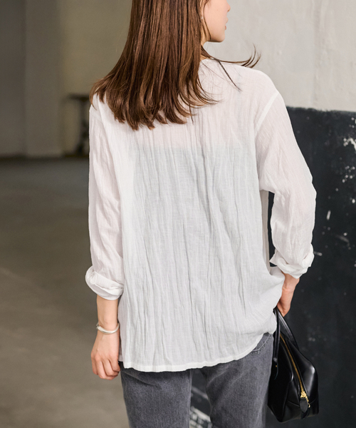 FRAMeWORK（フレームワーク）の「LINENmixクレープヘンリーネックブラウス（シャツ/ブラウス・レディース・ホワイト/ブラック/サックスブルー/ブルー・FREE）」の22枚目の写真