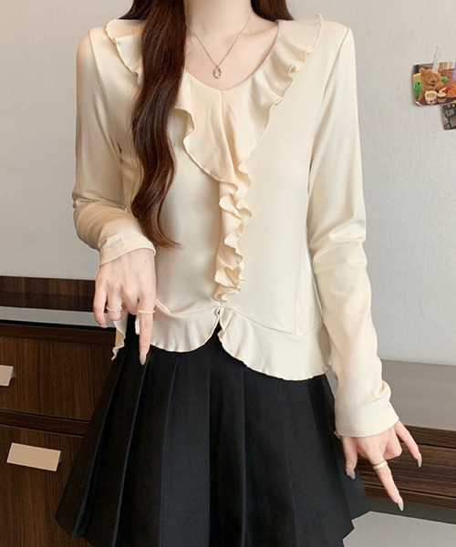 2ly2(トゥーリートゥー)の「フリルデザイン Vネック ペプラムトップス / フェミニン フリルカットソー(Tシャツ/カットソー・レディース・ボルドー/ブラック/パープル/ベージュ・FREE)」の3枚目の写真