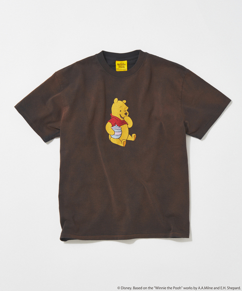 JOURNAL STANDARD(ジャーナルスタンダード)の「クマのプーさん プリントTシャツ(Tシャツ/カットソー・メンズ・マスタード/ホワイト/ブラック系その他/アーミー・MEDIUM/LARGE)」の3枚目の写真
