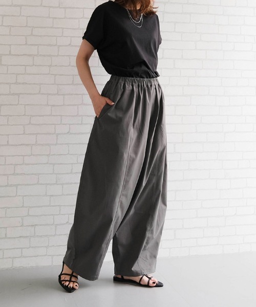 aquagarage(アクアガレージ)の「バレルレッグパンツ(その他パンツ・レディース・ブラック/アイボリー/チャコール・L/M)」の3枚目の写真