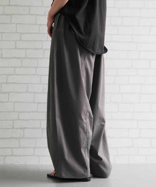 aquagarage(アクアガレージ)の「バレルレッグパンツ(その他パンツ・レディース・ブラック/アイボリー/チャコール・L/M)」の6枚目の写真