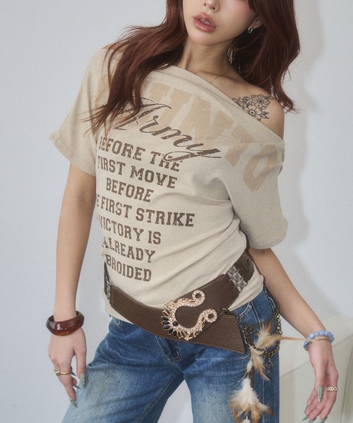 d.i.a.（ダイヤ）の「ロゴプリントワンショルトップス（Tシャツ/カットソー・レディース・ピンク/ホワイト/ブラック/ベージュ・FREE）」の3枚目の写真