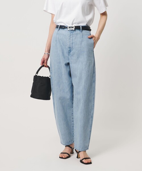 UNITED ARROWS(ユナイテッドアローズ)の「カーブ デニムパンツ(デニムパンツ・レディース・ライトブルー/ダークグレー/コバルトブルー・38/36)」の2枚目の写真