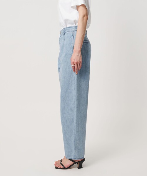 UNITED ARROWS(ユナイテッドアローズ)の「カーブ デニムパンツ(デニムパンツ・レディース・ライトブルー/ダークグレー/コバルトブルー・38/36)」の14枚目の写真