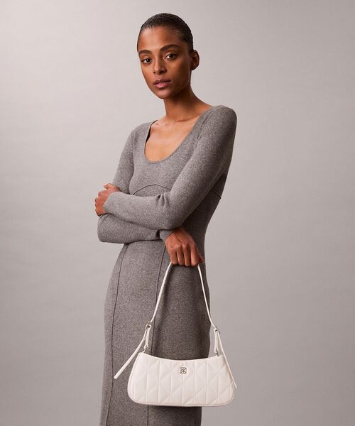 Calvin Klein(カルバン・クライン)の「キルティングスモールショルダーバッグ(ボディバッグ/ウエストポーチ・レディース・ホワイト/ブラック・FREE)」の9枚目の写真