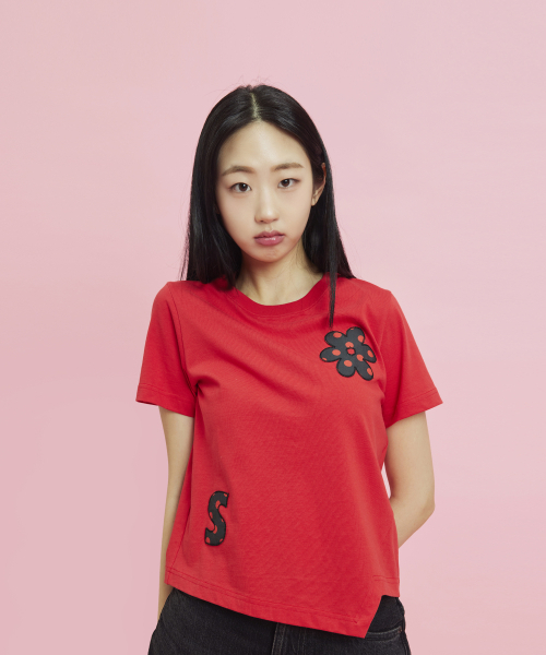 OWURA（オウラ）の「ロゴアプリケーションショートスリーブTシャツ_レッド（Tシャツ/カットソー・レディース・その他・FREE）」の5枚目の写真