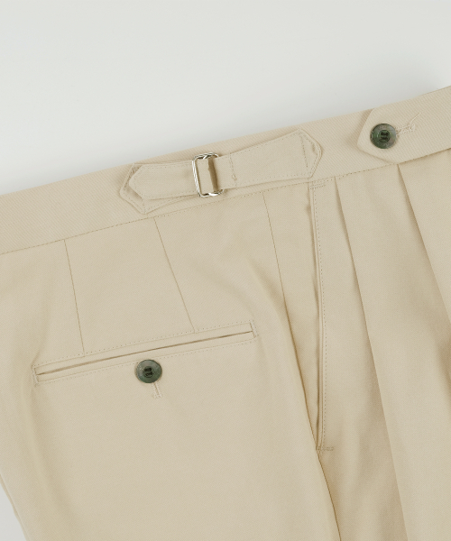 BELLIEF（ベリーフ）の「Essential Linen Cotton Twill Adjust 2-Pleated Relaxed Chino (Beige)（その他パンツ・メンズ・その他・LARGE/X-LARGE/MEDIUM）」の3枚目の写真