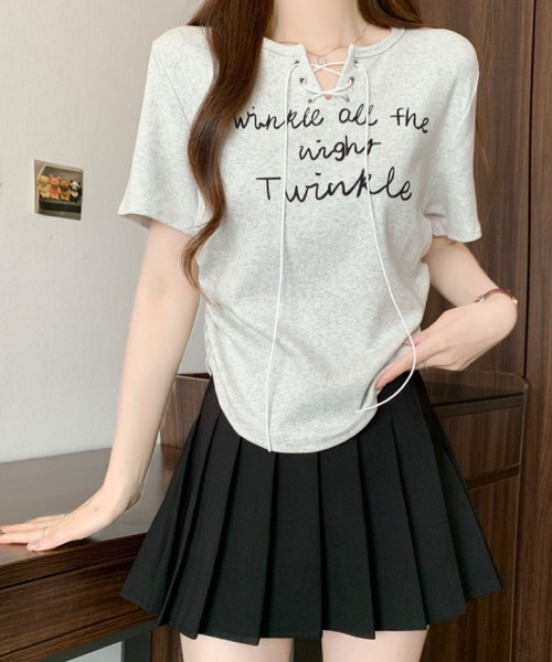 2ly2(トゥーリートゥー)の「レースアップロゴリブTシャツ レディース 半袖 トップス 韓国風(Tシャツ/カットソー・レディース・ダークグレー/ホワイト/ライトグレー・FREE)」の1枚目の写真