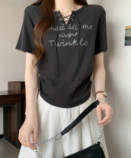 2ly2(トゥーリートゥー)の「レースアップロゴリブTシャツ レディース 半袖 トップス 韓国風(Tシャツ/カットソー・レディース・ダークグレー/ホワイト/ライトグレー・FREE)」の3枚目の写真