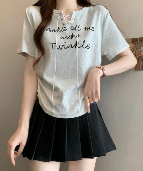 2ly2(トゥーリートゥー)の「レースアップロゴリブTシャツ レディース 半袖 トップス 韓国風(Tシャツ/カットソー・レディース・ダークグレー/ホワイト/ライトグレー・FREE)」の6枚目の写真
