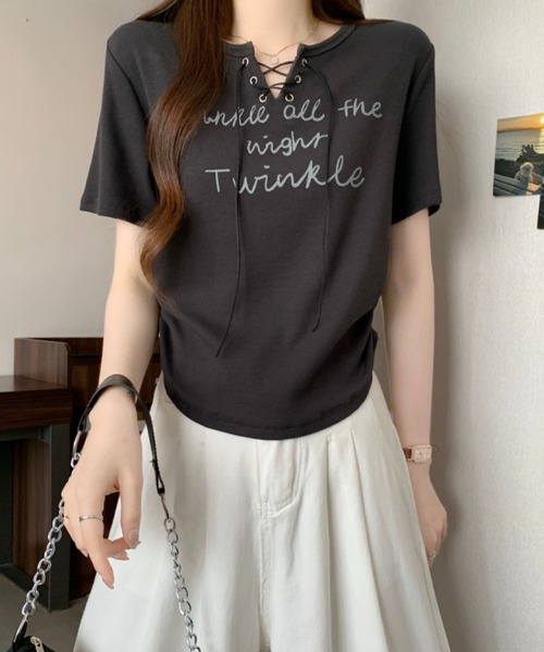 2ly2(トゥーリートゥー)の「レースアップロゴリブTシャツ レディース 半袖 トップス 韓国風(Tシャツ/カットソー・レディース・ダークグレー/ホワイト/ライトグレー・FREE)」の16枚目の写真