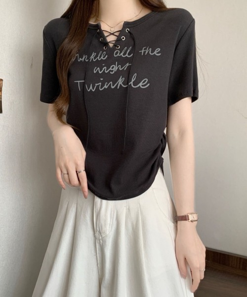 2ly2(トゥーリートゥー)の「レースアップロゴリブTシャツ レディース 半袖 トップス 韓国風(Tシャツ/カットソー・レディース・ダークグレー/ホワイト/ライトグレー・FREE)」の12枚目の写真