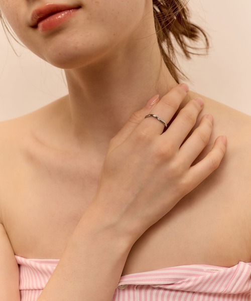 Jolie Toujours(ジョリトゥジュール)の「【汗や水に強い】〈ステンレス〉12号スクエアラインリング(リング・レディース・シルバー/ゴールド・12号)」の7枚目の写真