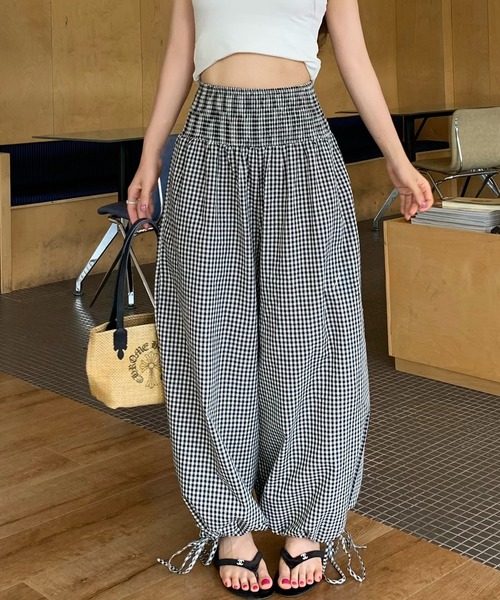 LAFFMO(ラフモ)の「ギンガムチェックバレルレッグイージーパンツ(その他パンツ・レディース・A/B・F)」の13枚目の写真