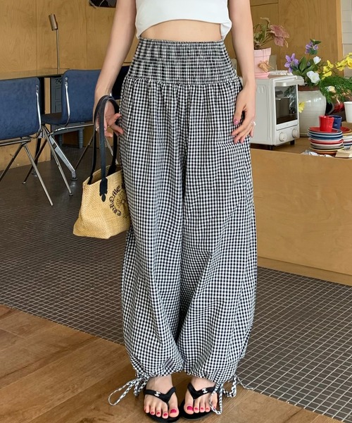 LAFFMO(ラフモ)の「ギンガムチェックバレルレッグイージーパンツ(その他パンツ・レディース・A/B・F)」の14枚目の写真