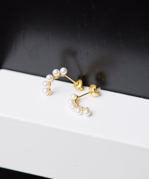 ear PAPILLONNER（イアパピヨネ）の「《スターリングシルバー使用》アールパールピアス（ピアス（両耳用）・レディース・ゴールド系その他6・FREE）」の2枚目の写真