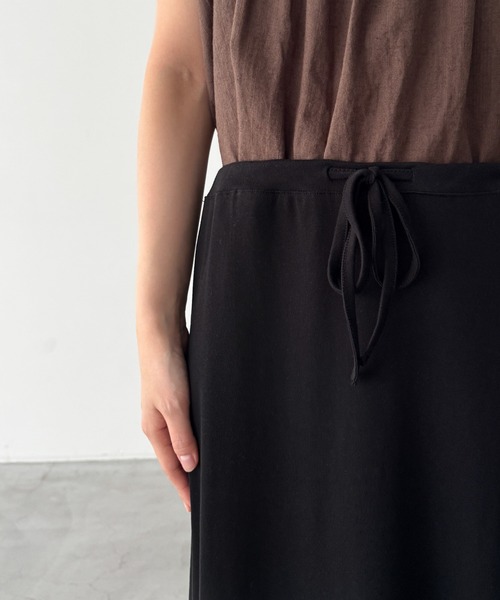 CANAL JEAN(キャナルジーン)の「SLEEK コットンストレッチライトロングスカート(スカート・レディース・ブラウン/ネイビー/ブラック・ONE SIZE)」の16枚目の写真