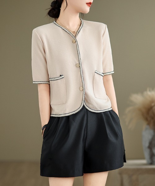 AMAJI（アマジ）の「Vネック ショート丈 ルーズジャケット（その他アウター・レディース・ブラック/ホワイト・X-LARGE/LARGE/MEDIUM）」の3枚目の写真