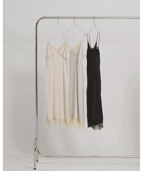 TODAYFUL(トゥデイフル)の「Satin Lace Dress 12610317(ワンピース・レディース・オフホワイト/ライトグリーン・36/38)」の3枚目の写真