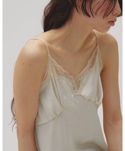 TODAYFUL(トゥデイフル)の「Satin Lace Dress 12610317(ワンピース・レディース・オフホワイト/ライトグリーン・36/38)」の5枚目の写真