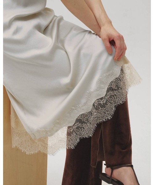 TODAYFUL(トゥデイフル)の「Satin Lace Dress 12610317(ワンピース・レディース・オフホワイト/ライトグリーン・36/38)」の6枚目の写真