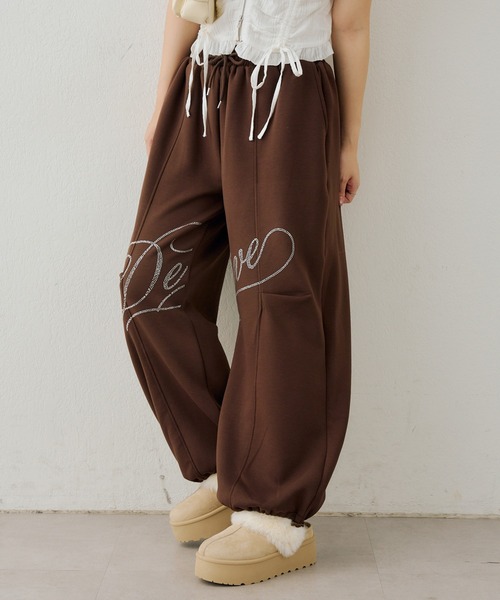 continuer de NICE CLAUP（コンティニューデナイスクラップ）の「キラキラロゴのスウェットパンツ（スウェットパンツ・レディース・ブラック/ピンク/トップグレー/ブラウン・FREE）」の3枚目の写真