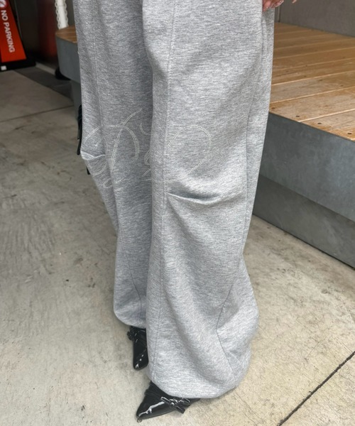 continuer de NICE CLAUP（コンティニューデナイスクラップ）の「キラキラロゴのスウェットパンツ（スウェットパンツ・レディース・ブラック/ピンク/トップグレー/ブラウン・FREE）」の15枚目の写真