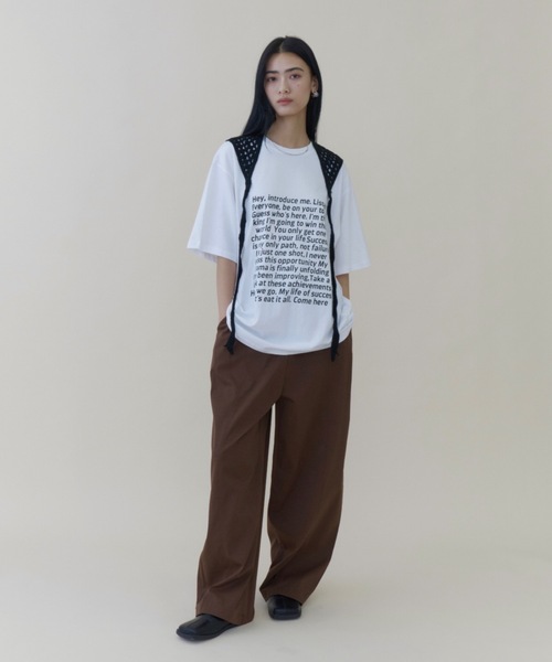 DFFUR.（ディフル）の「ルーズシルエットレタリングTシャツ【ユニセックス】（Tシャツ/カットソー・レディース・オフホワイト/ブラック・FREE）」の2枚目の写真