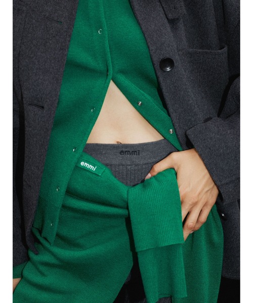 emmi(エミ)の「Super160ウールリバーCPOジャケット(テーラードジャケット・レディース・ライトベージュ/ダークグレー・F)」の4枚目の写真